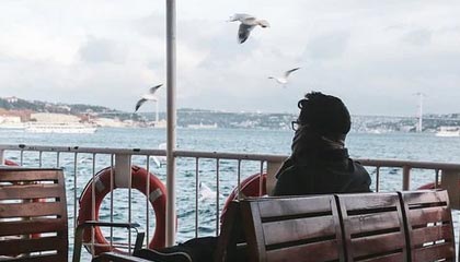 九游娱乐-绝地反击！强队逆转获胜续写冠军争夺历史，绝地反击上演惊天逆转